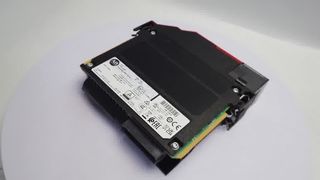 عرض منتج وحدة التحكم بالسلامة الصناعية Allen-Bradley 1756-L8SP